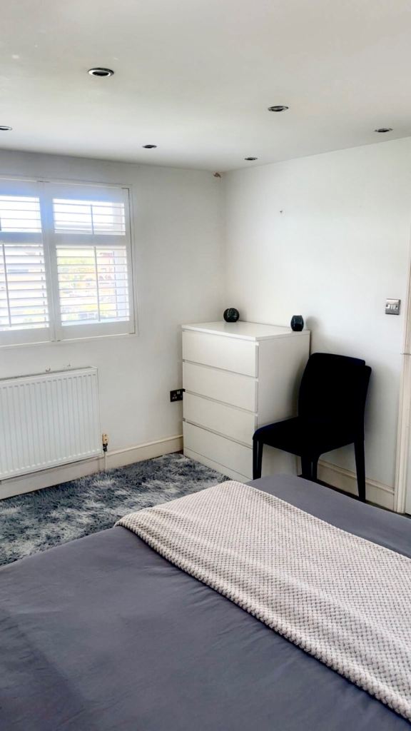 Room Frankland Road in Greater London