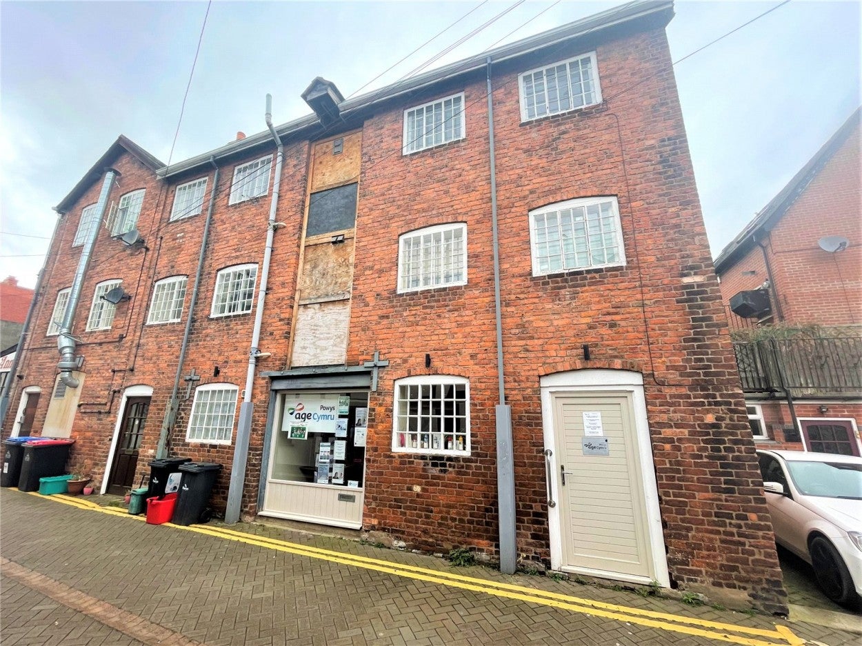 Flat Severn Street in Newtown