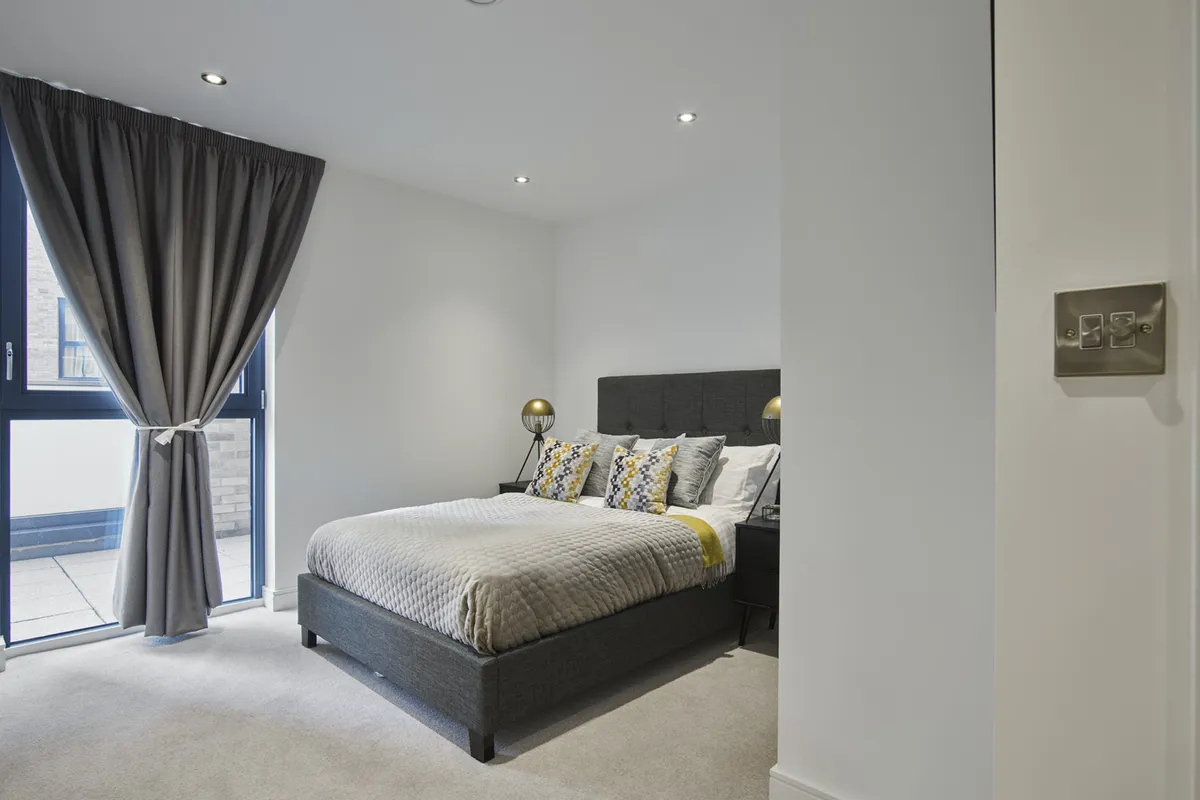 Flat Montrose Crescent in Greater London
