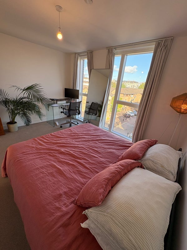Room Laburnum Street in Greater London