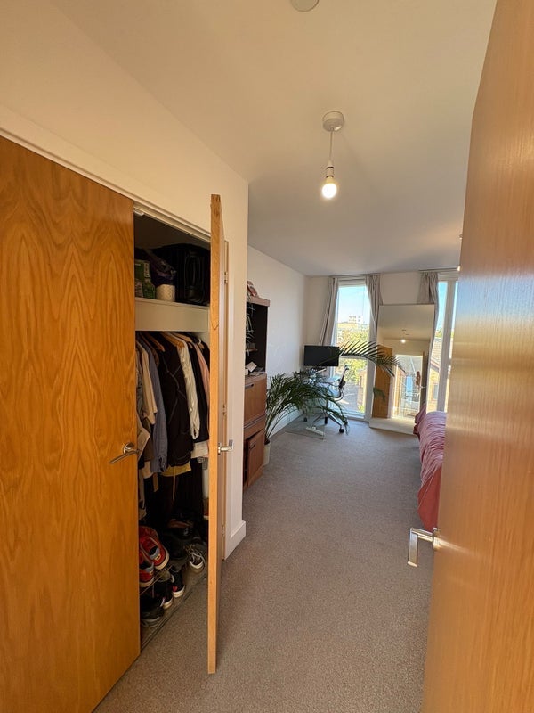 Room Laburnum Street in Greater London