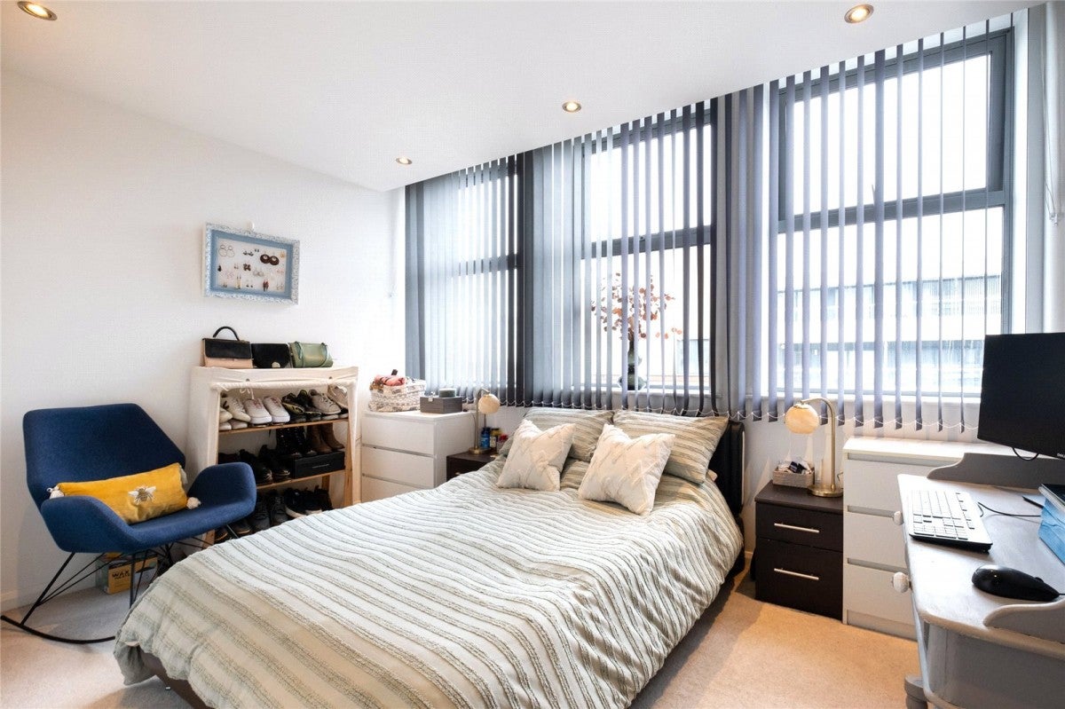 Flat Streatham High Road in Greater London