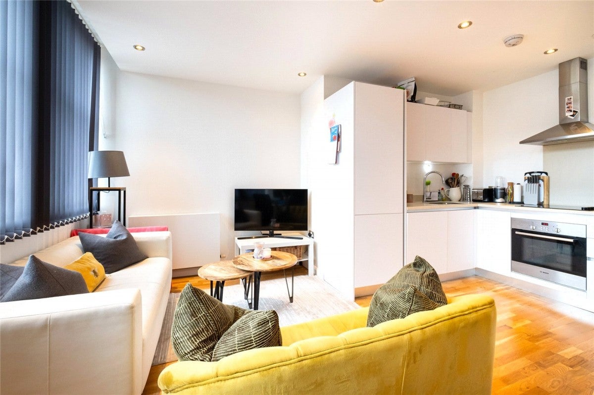 Flat Streatham High Road in Greater London