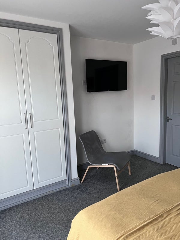 Room Layton Avenue in Mansfield Woodhouse
