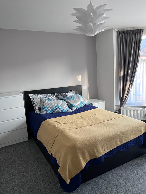 Room Layton Avenue in Mansfield Woodhouse