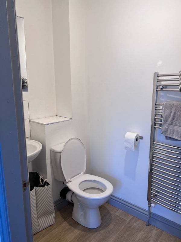 Room Layton Avenue in Mansfield Woodhouse