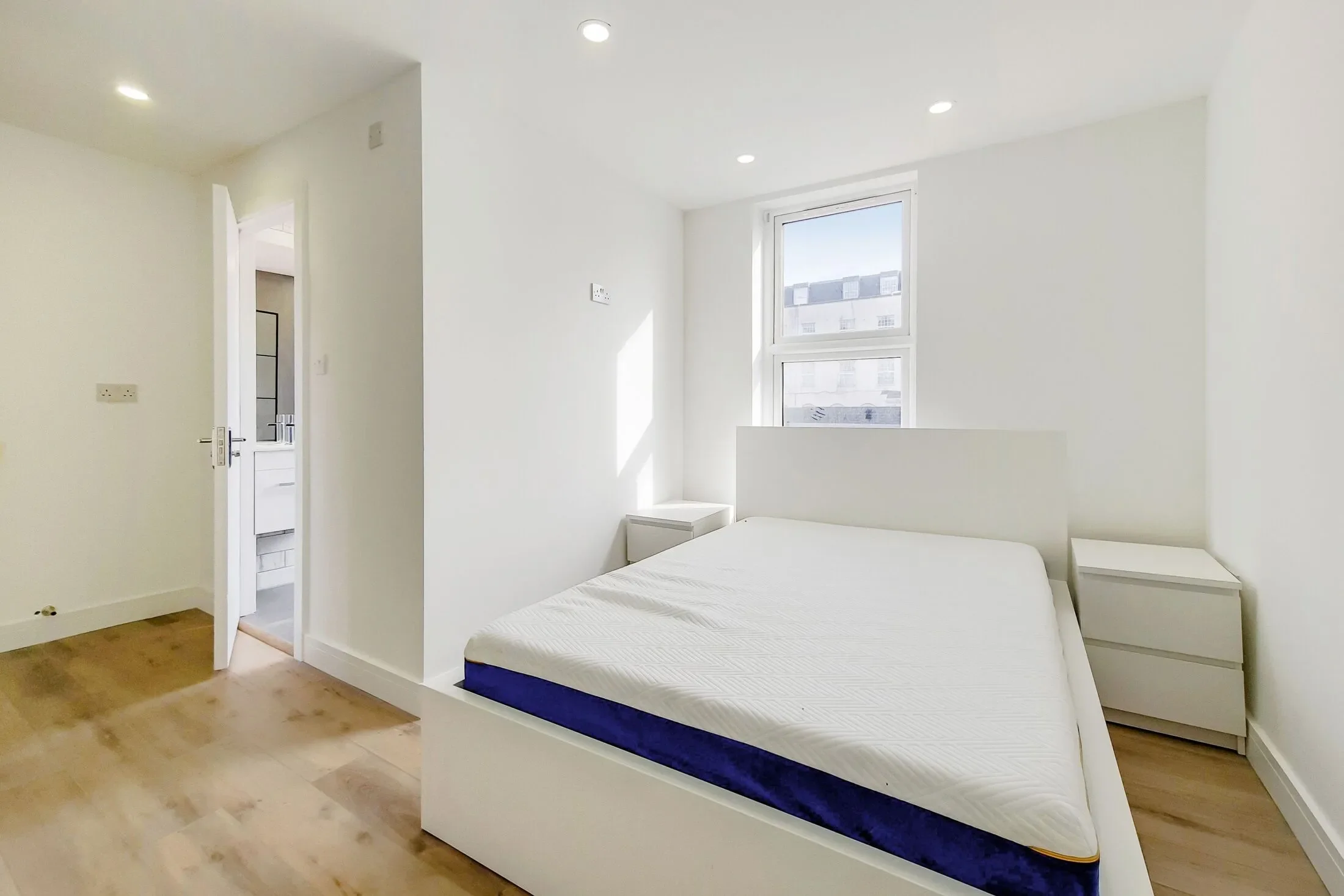 Flat Camberwell Road in Greater London