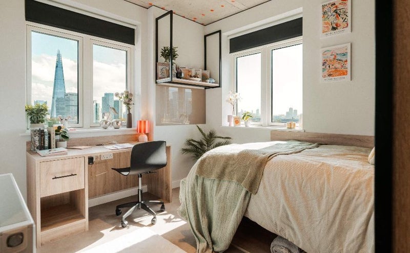 Room Avonmouth Street in Greater London