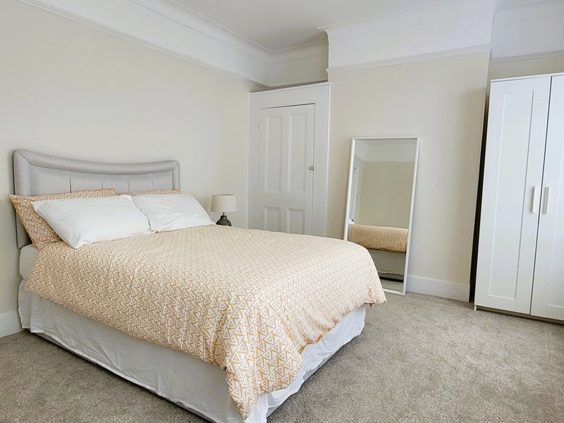 Room Malpas Road in Greater London