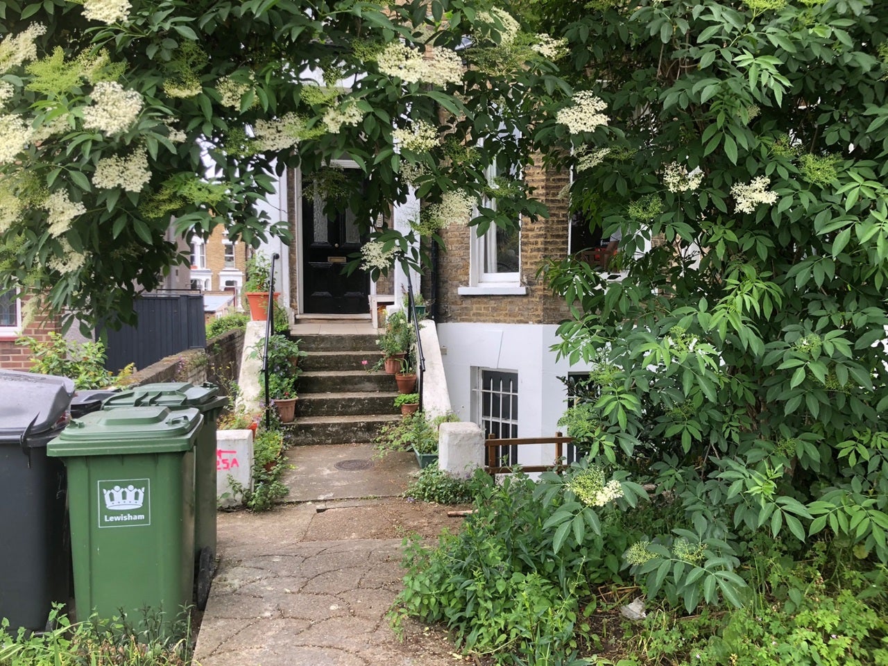 Flat Clarendon Rise in Greater London