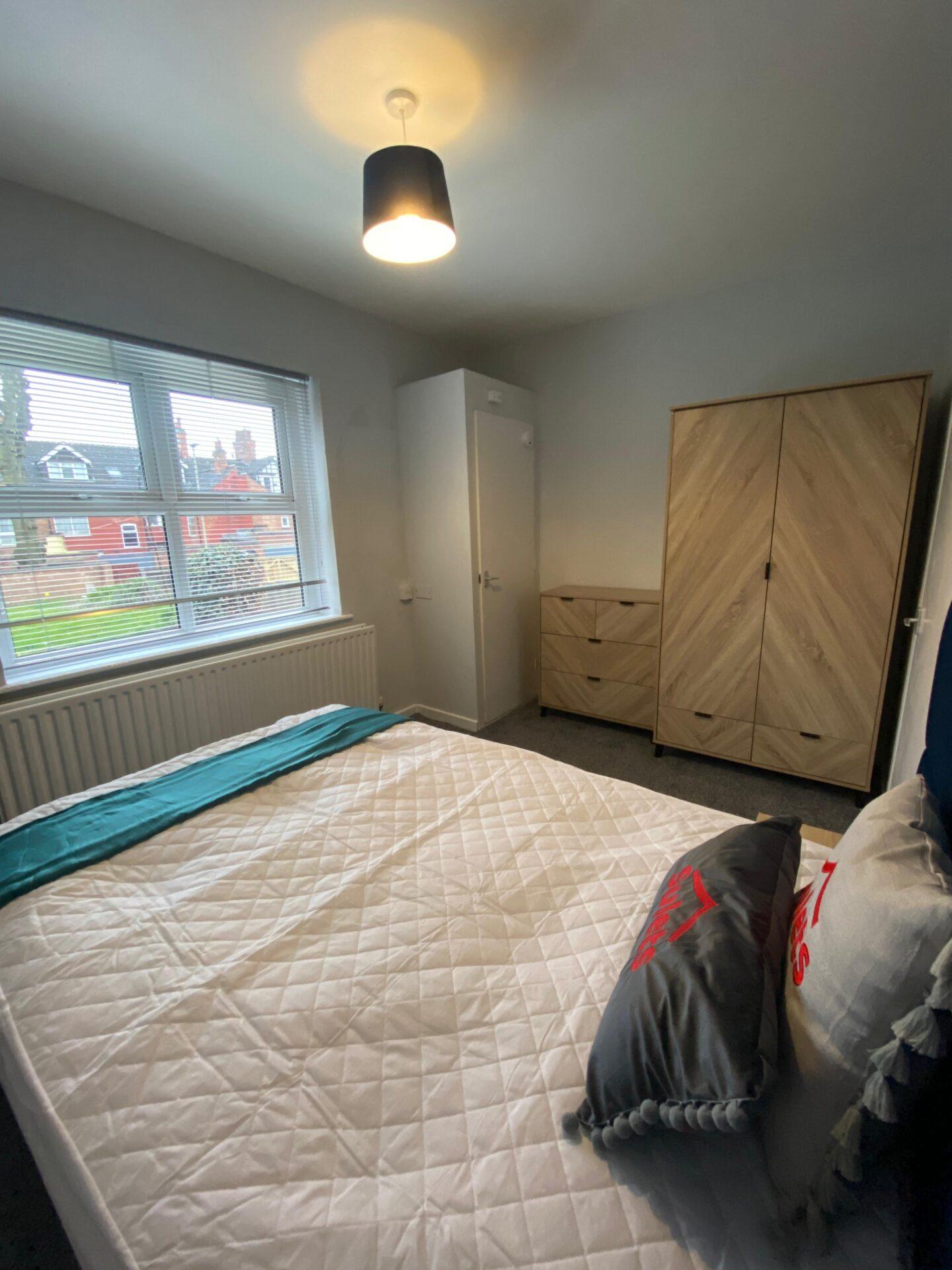 Flat Myrtle Road in Leicester