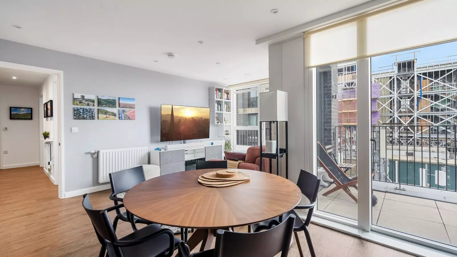 Flat Butcher Row in Greater London