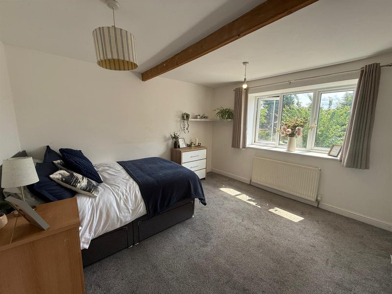 Room Park Hall Road in Mansfield Woodhouse