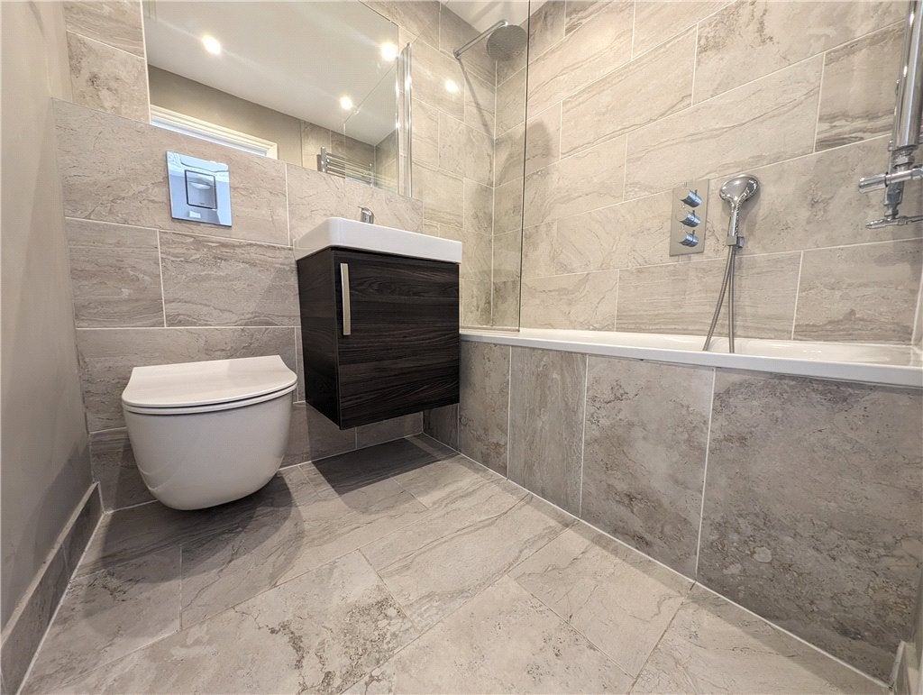 Flat Blythe Road in Greater London