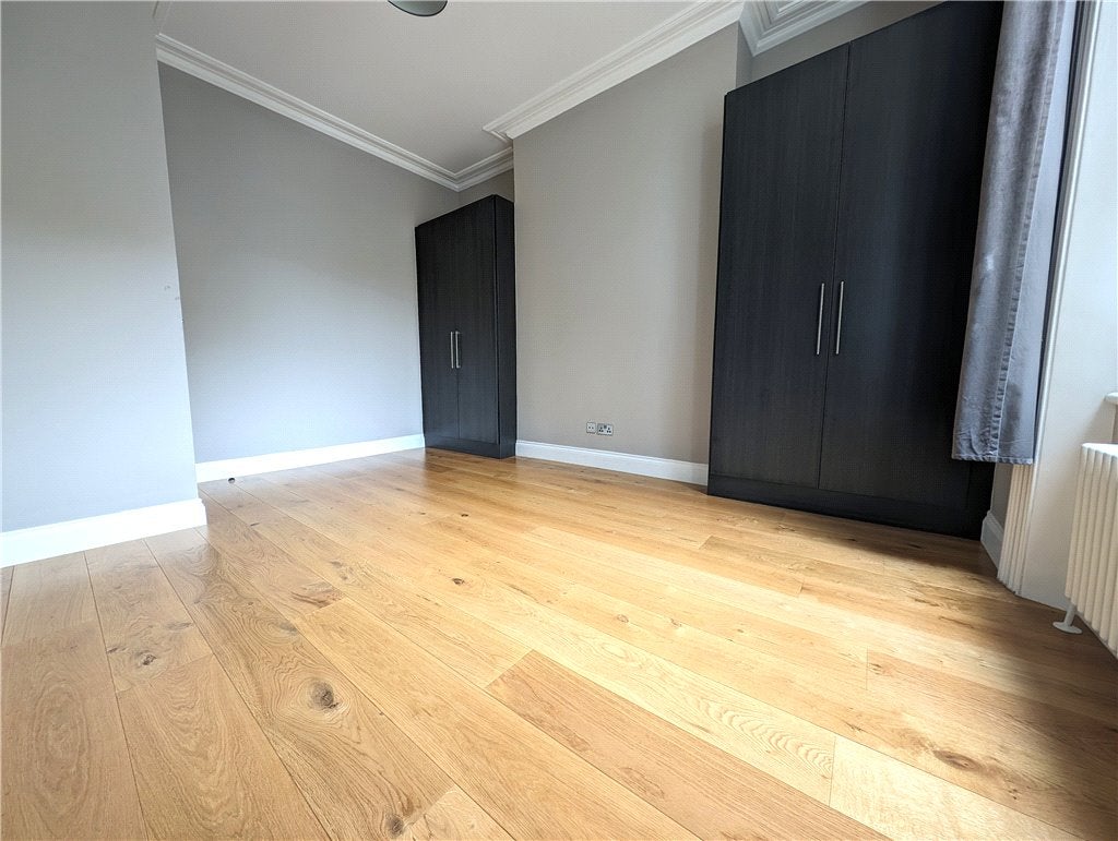 Flat Blythe Road in Greater London