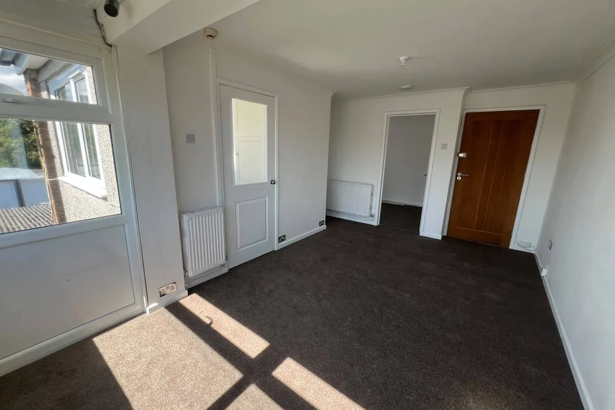 Flat Uppercliff Close in Penarth