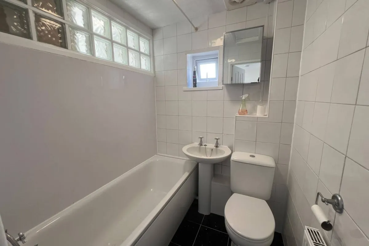 Flat Uppercliff Close in Penarth