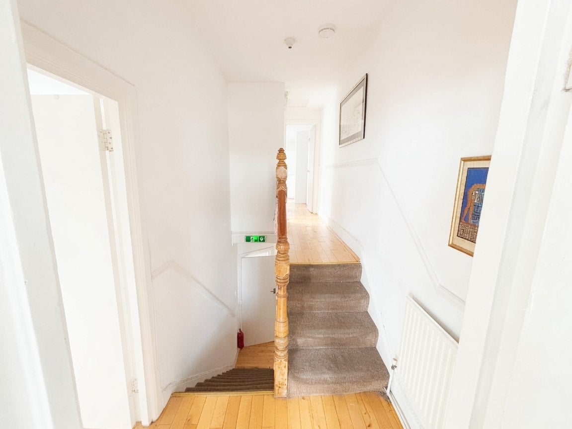 Flat Wightman Road in Greater London