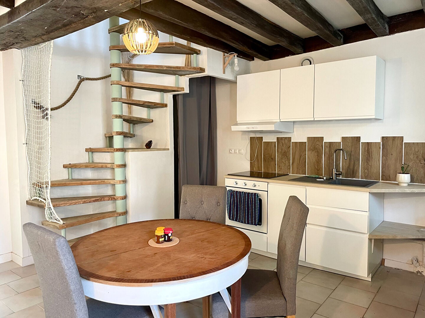 Maison Rue de Mortiercrolles à Saint-Quentin-les-Anges