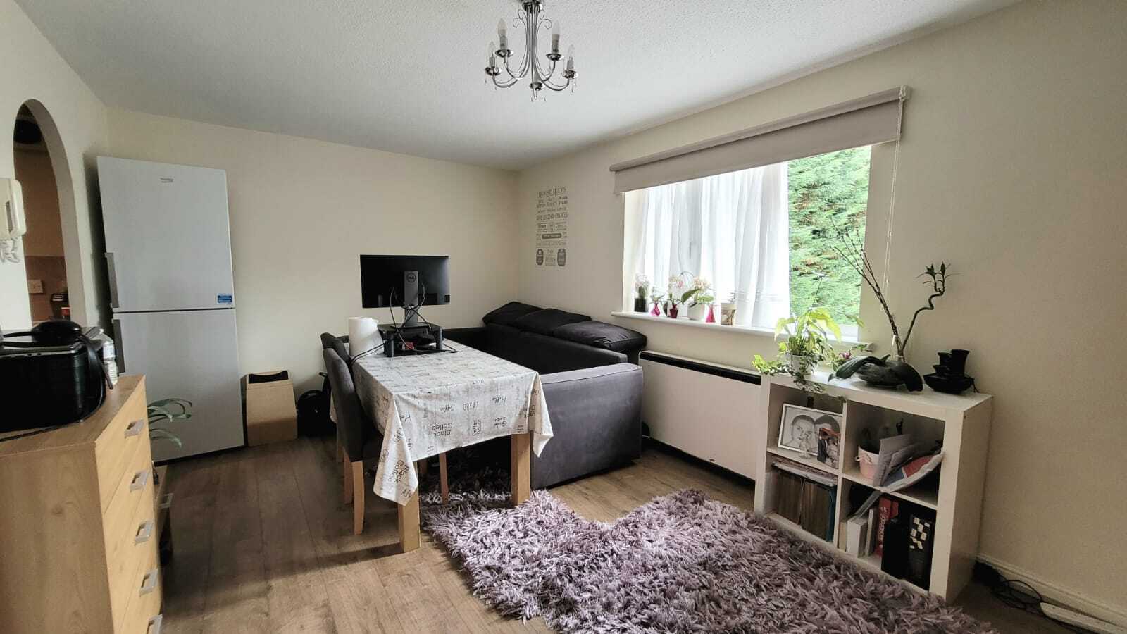 Flat Rochester Drive in Watford