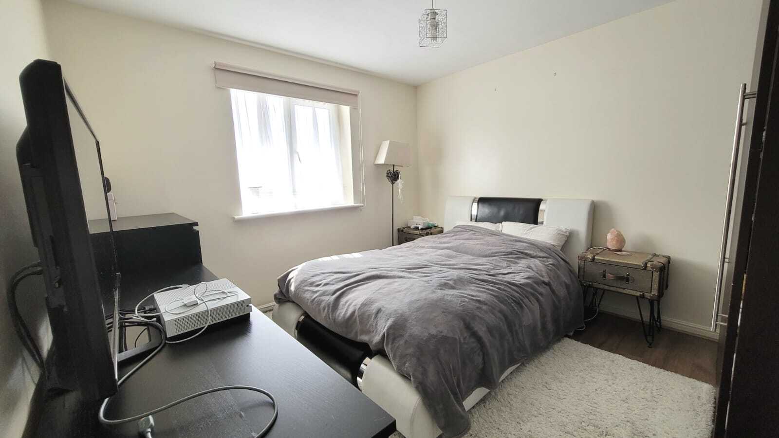Flat Rochester Drive in Watford