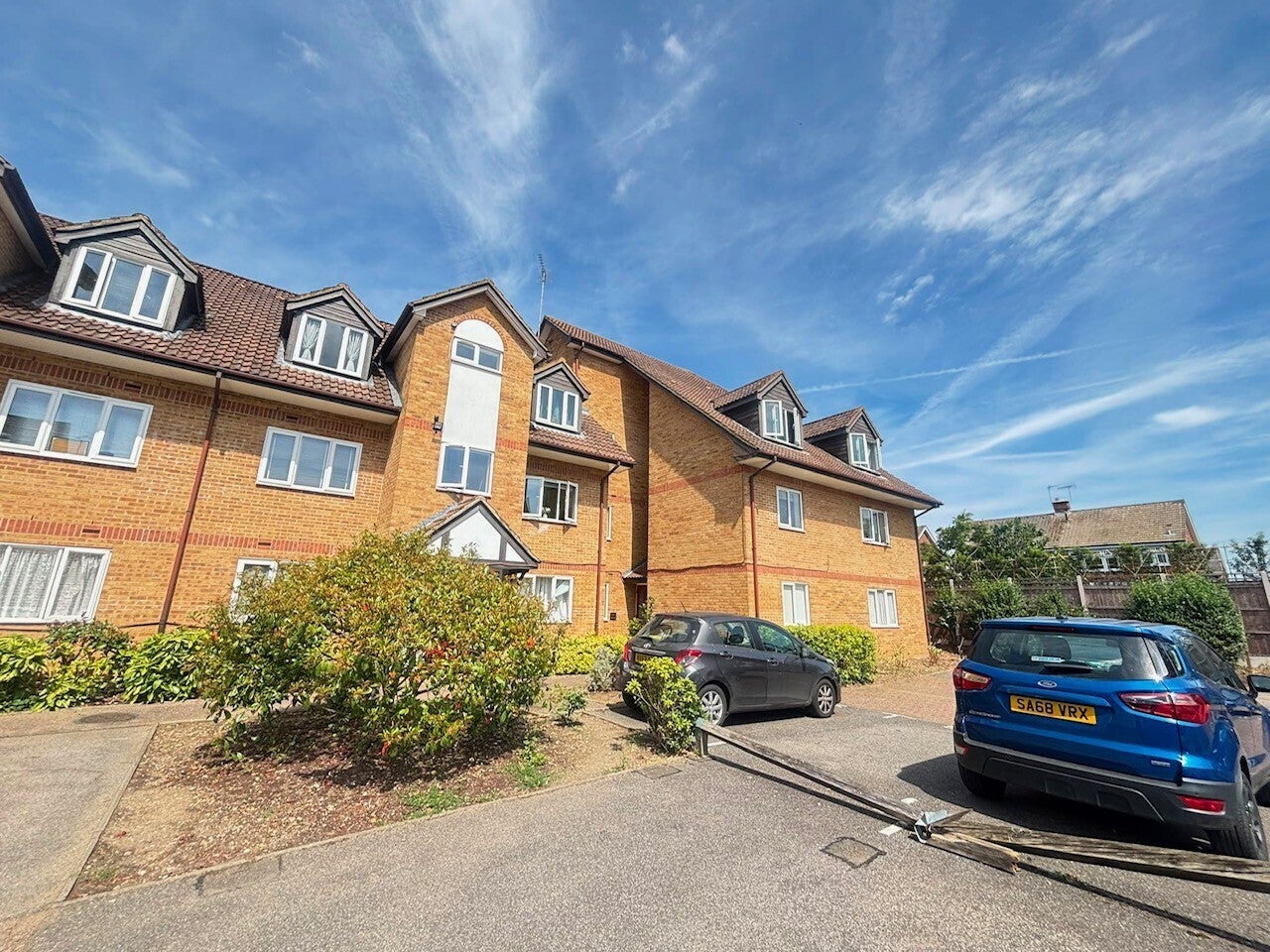 Flat Rochester Drive in Watford