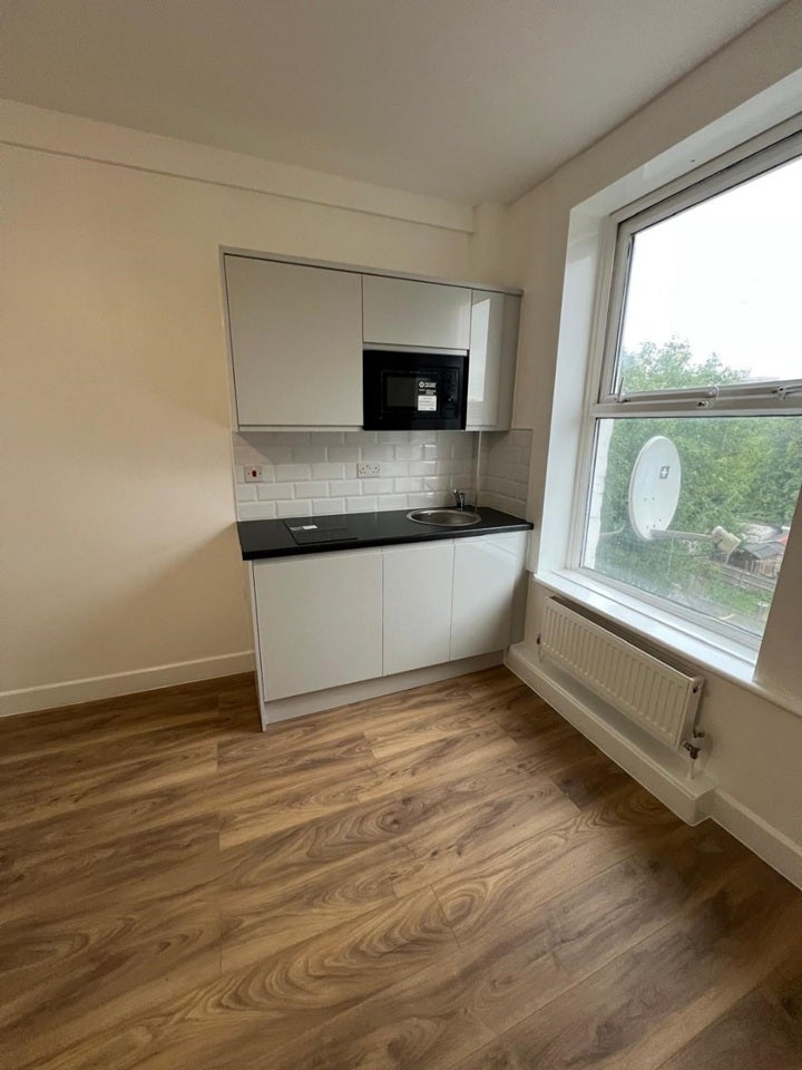 Flat Pellatt Grove in Greater London