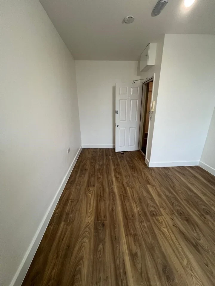 Flat Pellatt Grove in Greater London