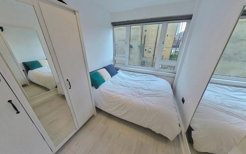 Room Shuttleworth Road in Greater London