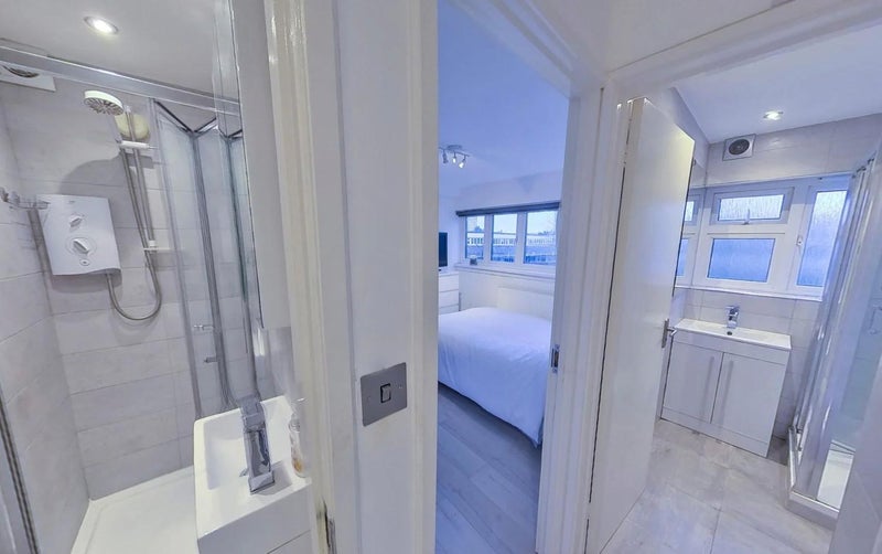 Room Shuttleworth Road in Greater London