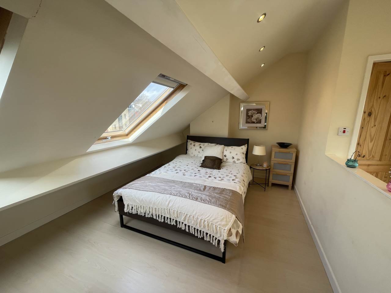 Room Back Sunnybank Avenue in Leeds