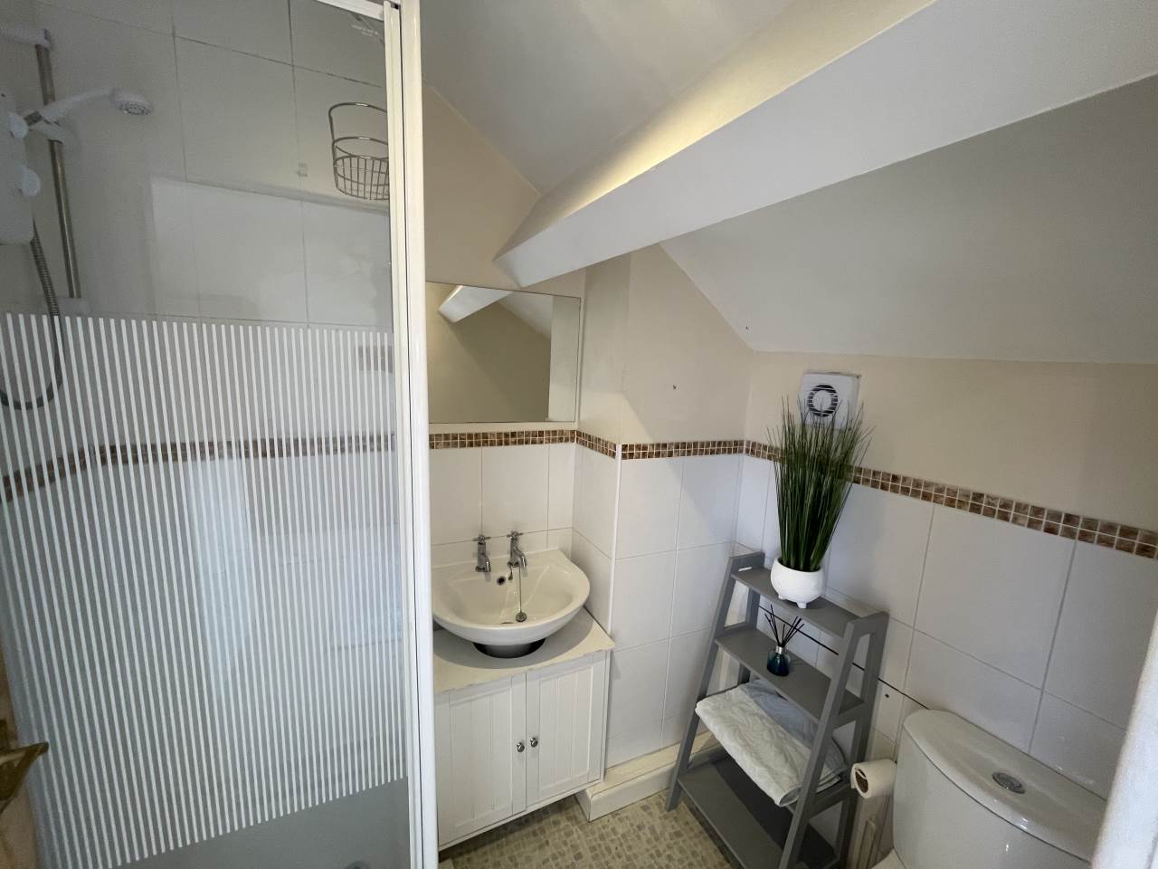 Room Back Sunnybank Avenue in Leeds