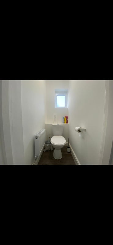 Room Highbury Avenue in Greater London