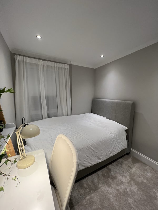 Room Queen Street in Greater London
