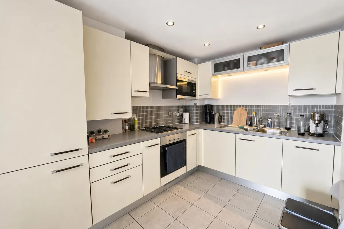 Flat Clapham Road in Greater London