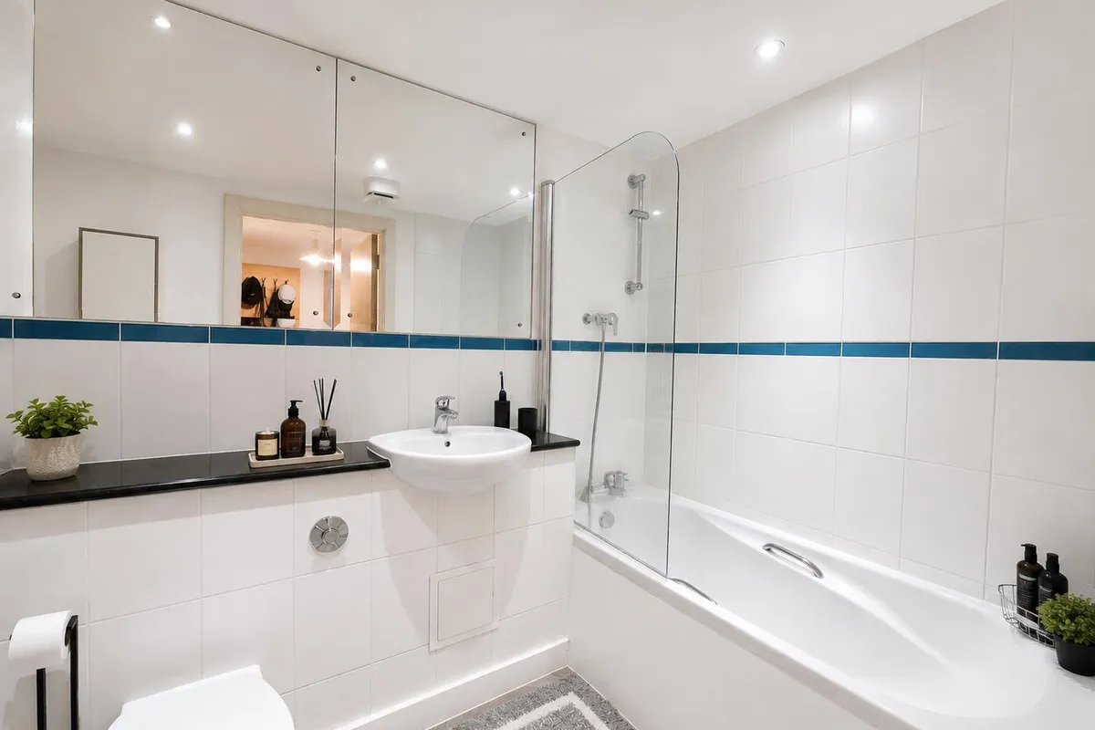 Flat Clapham Road in Greater London