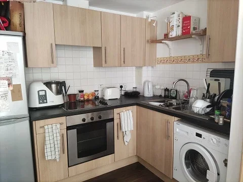 Flat Murray Grove in Greater London