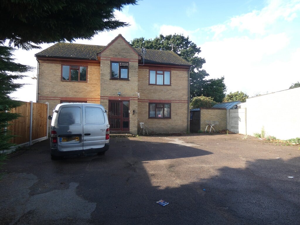 Flat Blandford Close in Greater London