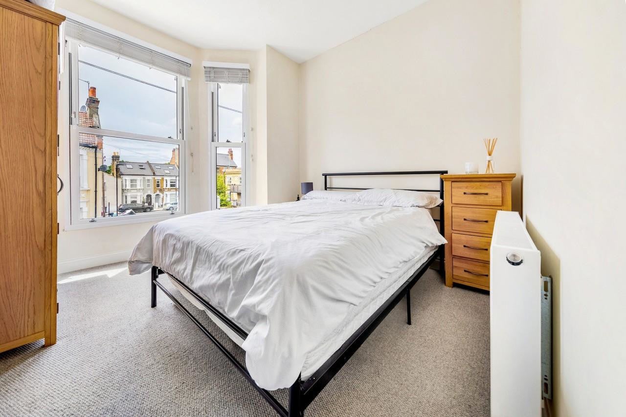 Flat Ashmere Grove in Greater London