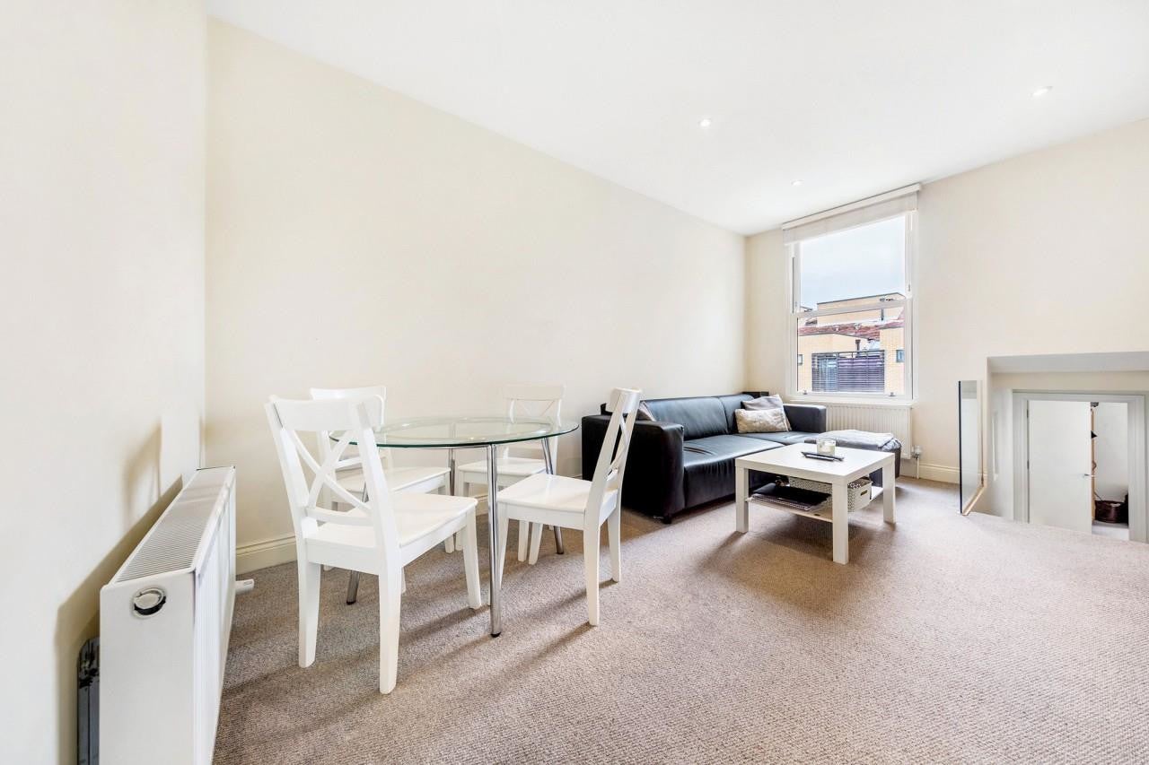 Flat Ashmere Grove in Greater London