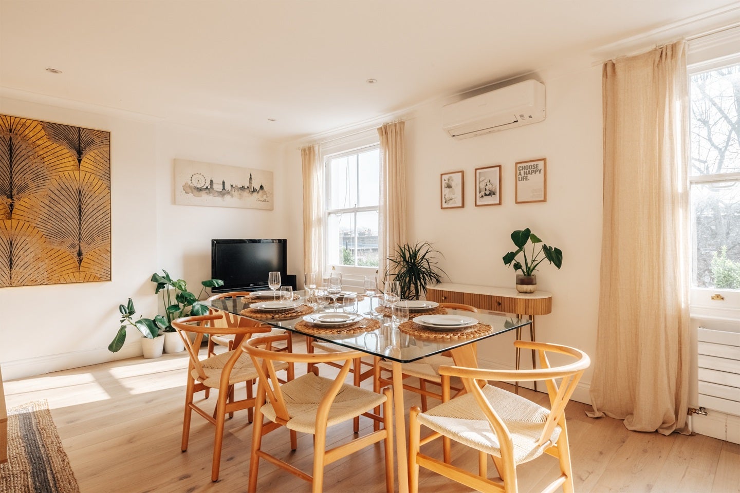 Flat Longridge Road in Greater London