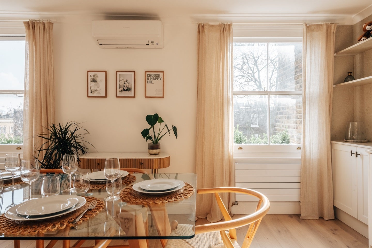 Flat Longridge Road in Greater London
