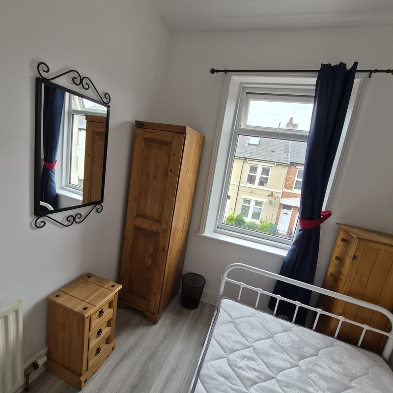 Room Brinkburn Avenue in Gateshead