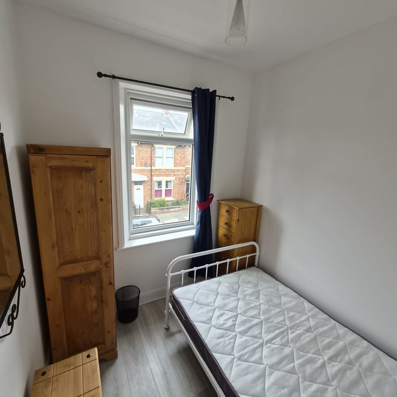 Room Brinkburn Avenue in Gateshead
