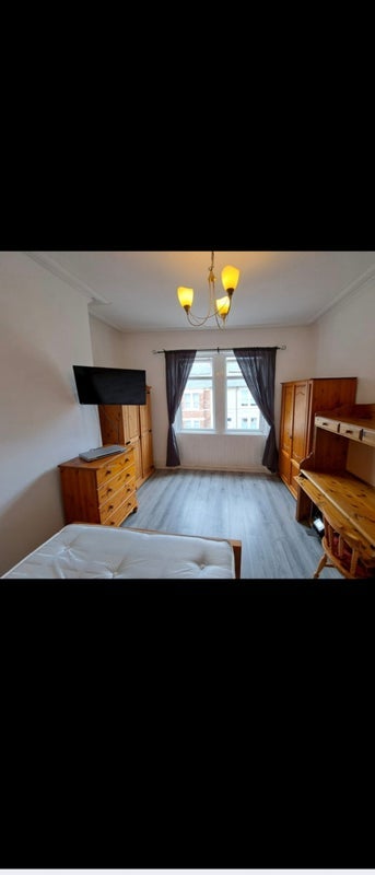 Room Brinkburn Avenue in Gateshead