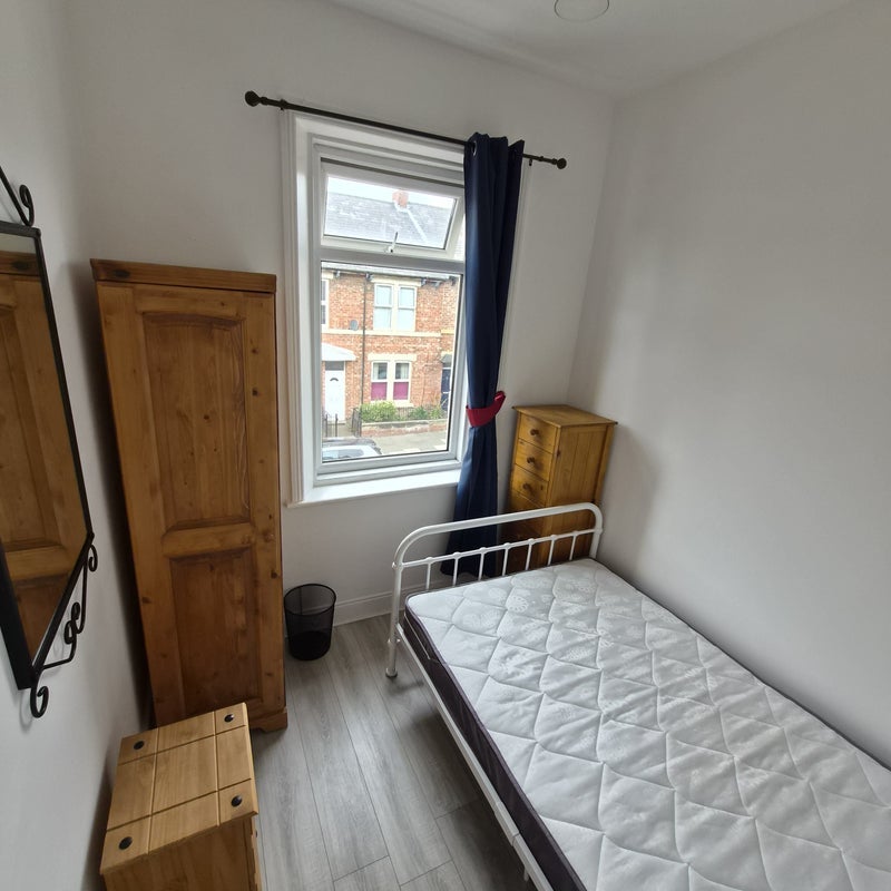 Room Brinkburn Avenue in Gateshead