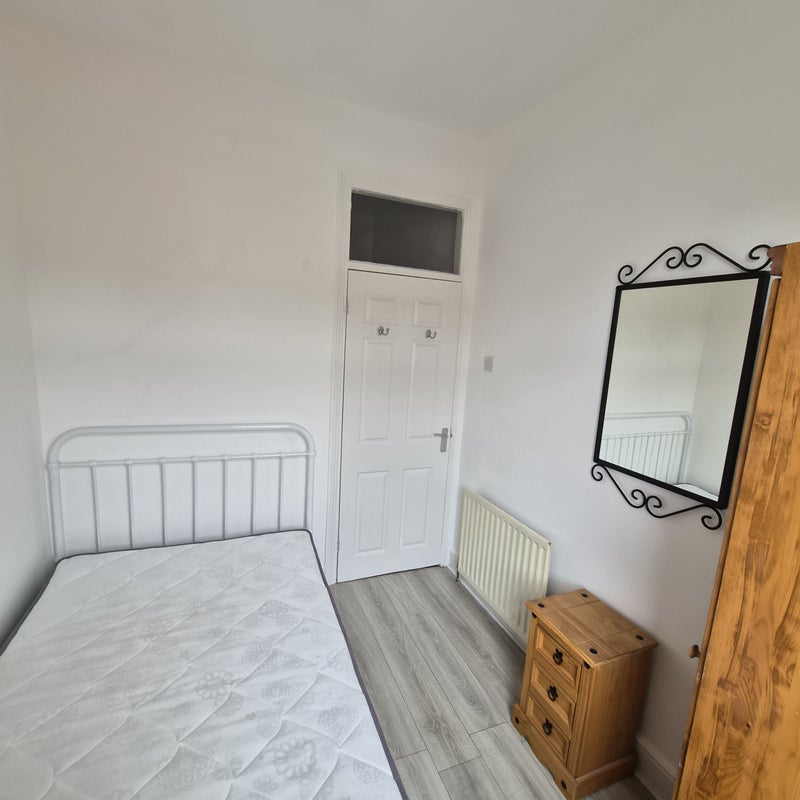 Room Brinkburn Avenue in Gateshead