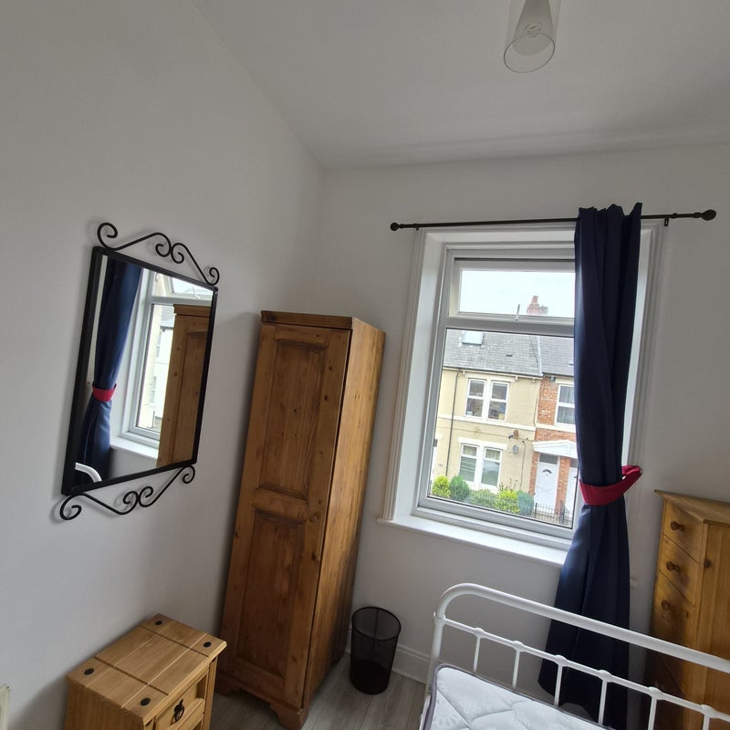 Room Brinkburn Avenue in Gateshead