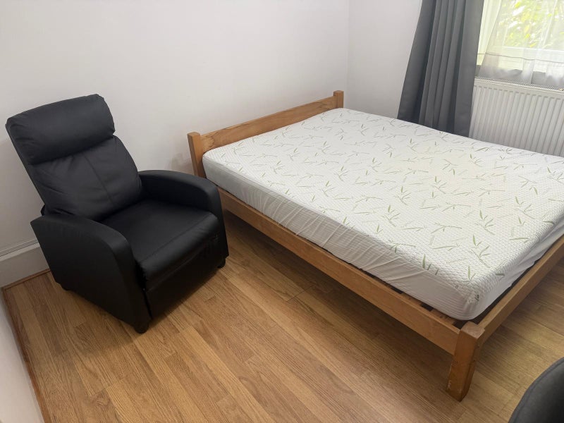 Room Atney Road in Greater London