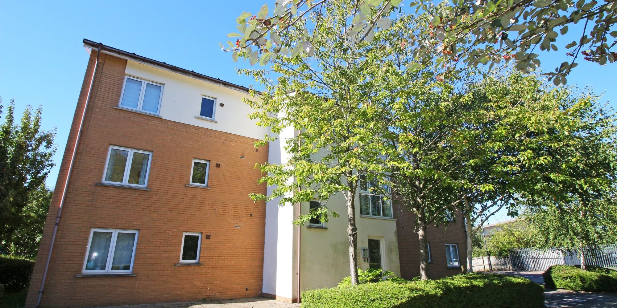 Flat Dunleavy Drive in Cardiff